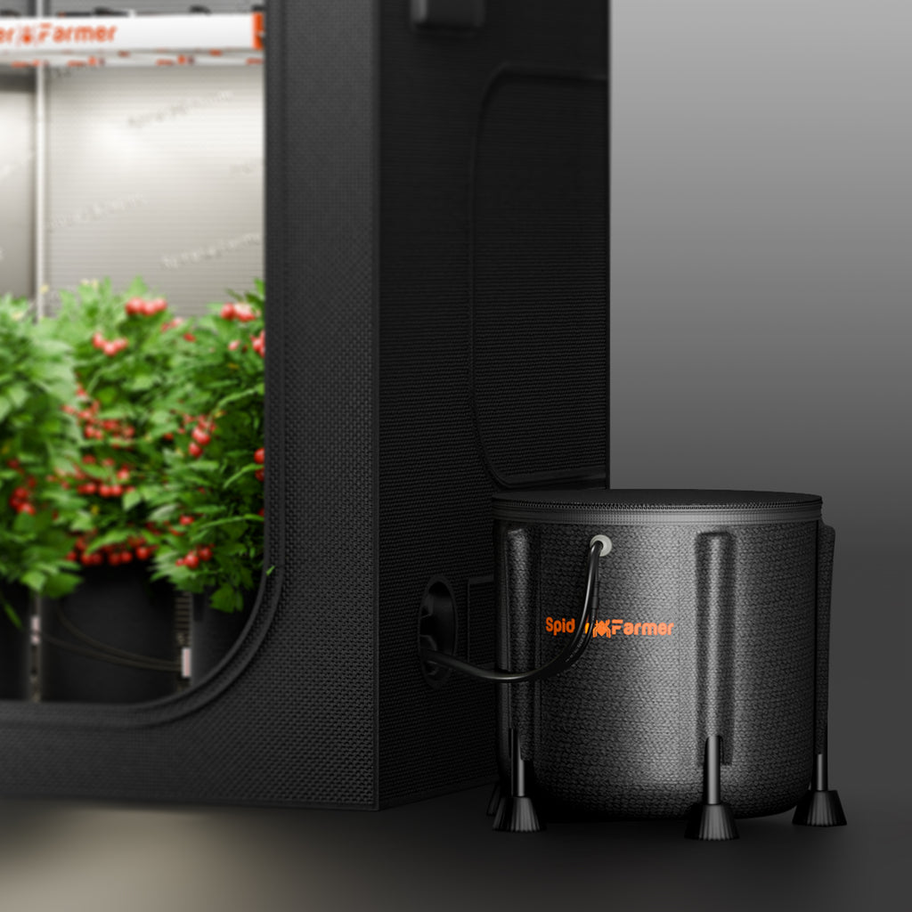 Spider Farmer Tropfbewässerungssystem für Pflanzen vor – inklusive Wasserpumpe, 8 Tropfemittern und GGS AC10 Steckdosenleiste für intelligente Bewässerungssteuerung.